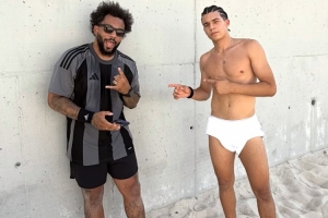 看看小孩哥的身材！15岁恩佐换新发型同父亲一起打沙排