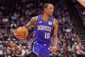 开云体育下载官网-谁是联盟中投之王张佳玮选杜兰特 杨毅：德罗赞 他偏科但专精