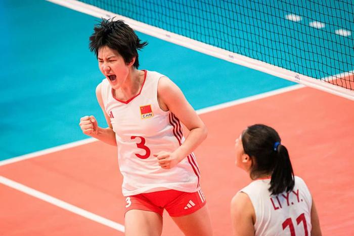 U19女排击败日本赢在她！进攻暴力拦网出色跳发给力，她才应主打