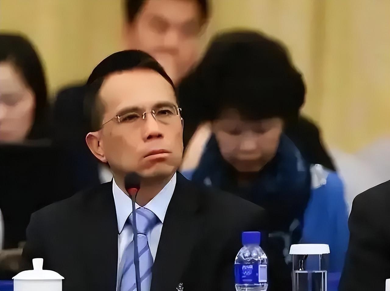 开云体育下载网址-2909亿身价有何用?97岁的李嘉诚无力回天,两个60岁儿子已成心病