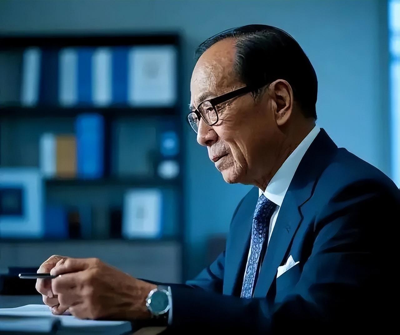 开云体育下载网址-2909亿身价有何用?97岁的李嘉诚无力回天,两个60岁儿子已成心病