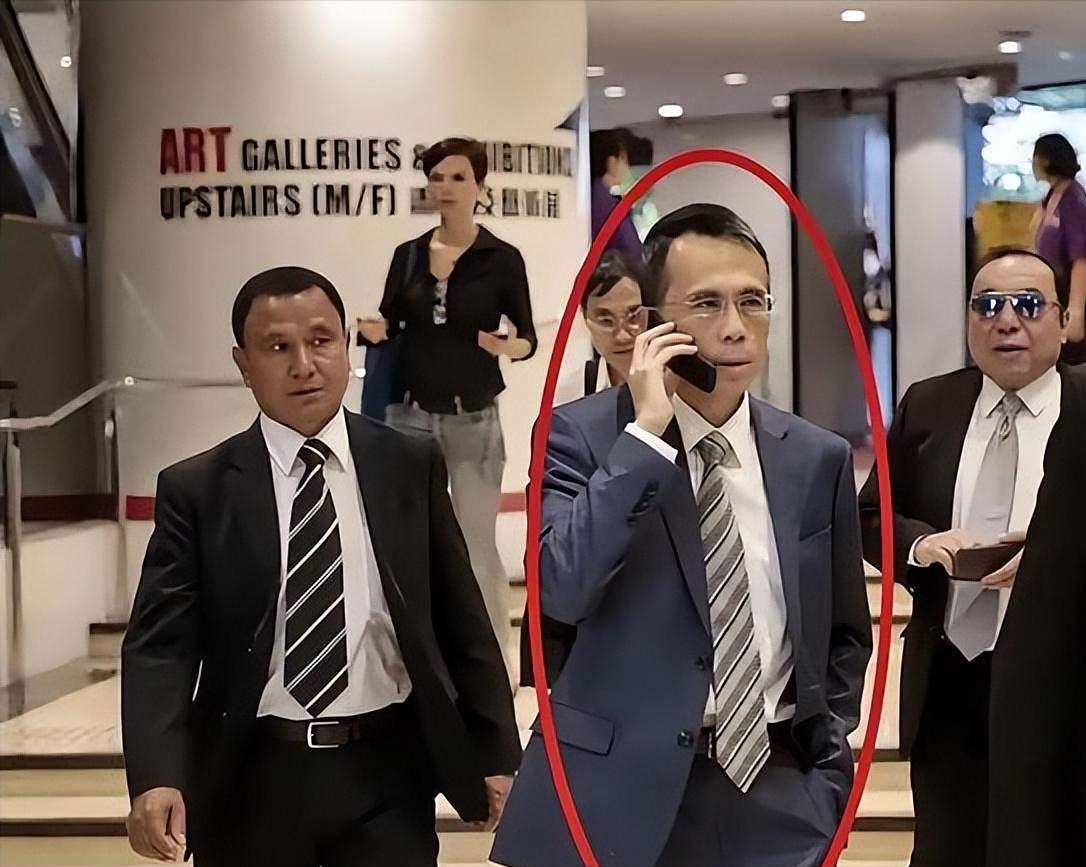 开云体育下载网址-2909亿身价有何用?97岁的李嘉诚无力回天,两个60岁儿子已成心病