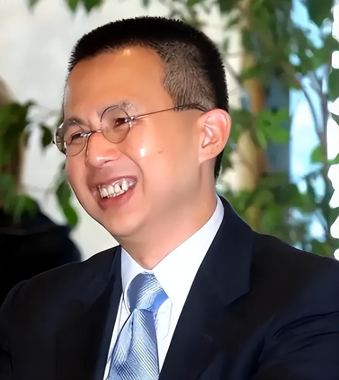 开云体育下载网址-2909亿身价有何用?97岁的李嘉诚无力回天,两个60岁儿子已成心病