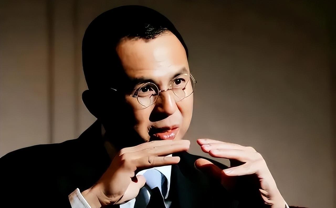 开云体育下载网址-2909亿身价有何用?97岁的李嘉诚无力回天,两个60岁儿子已成心病