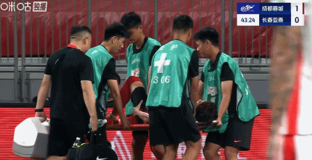 开云体育下载网页版-中超半场:韦世豪任意球闪击后伤退,蓉城暂1-0长春亚泰