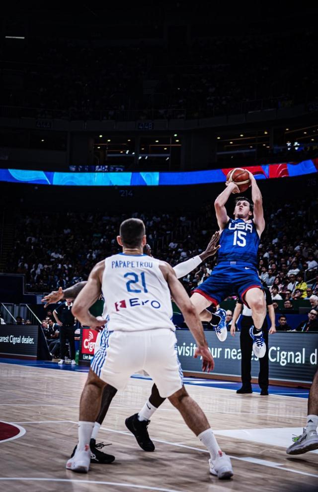 1693741909125074199.jpg 开云体育下载网址-里夫斯持续闪耀世界杯赛场,他的进步还未到尽头