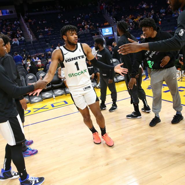 开云体育下载官网-潜力新人意外掉落 勇士还愿送出手中的28号签吗？