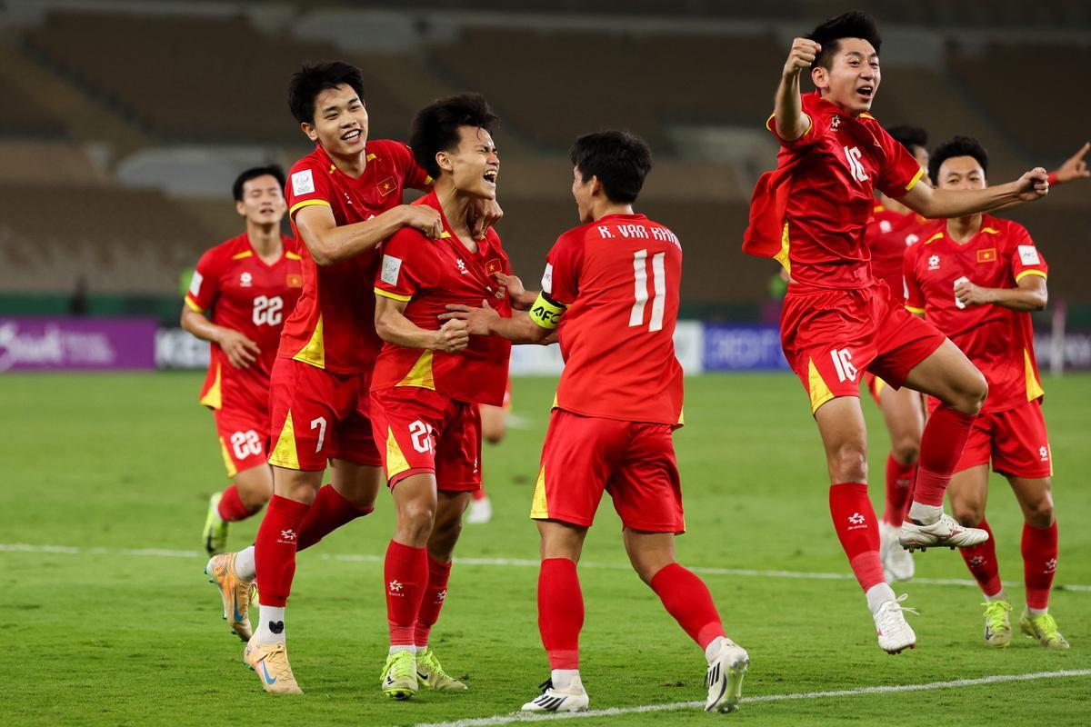 开云体育下载官网-U23国足拿到了最差剧本:一场由流量编导的舆论悲喜剧