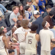 开云体育下载-考虑赛季报销！库里将专注招募詹姆斯！？