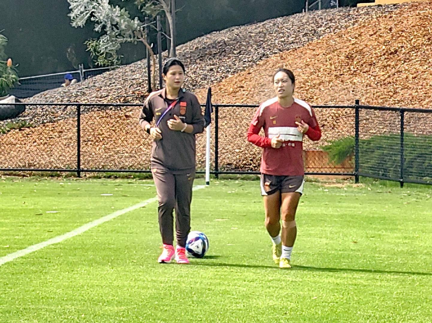 开云体育下载网页版-中国女足在珀斯首次训练，唐佳丽单独训练，陈巧珠缺席