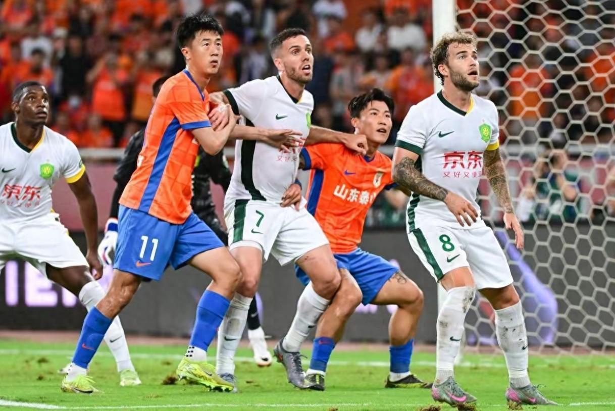 开云体育下载-马宁归国！或执法京鲁战，泰山球迷有点慌，一数据显示国安必败