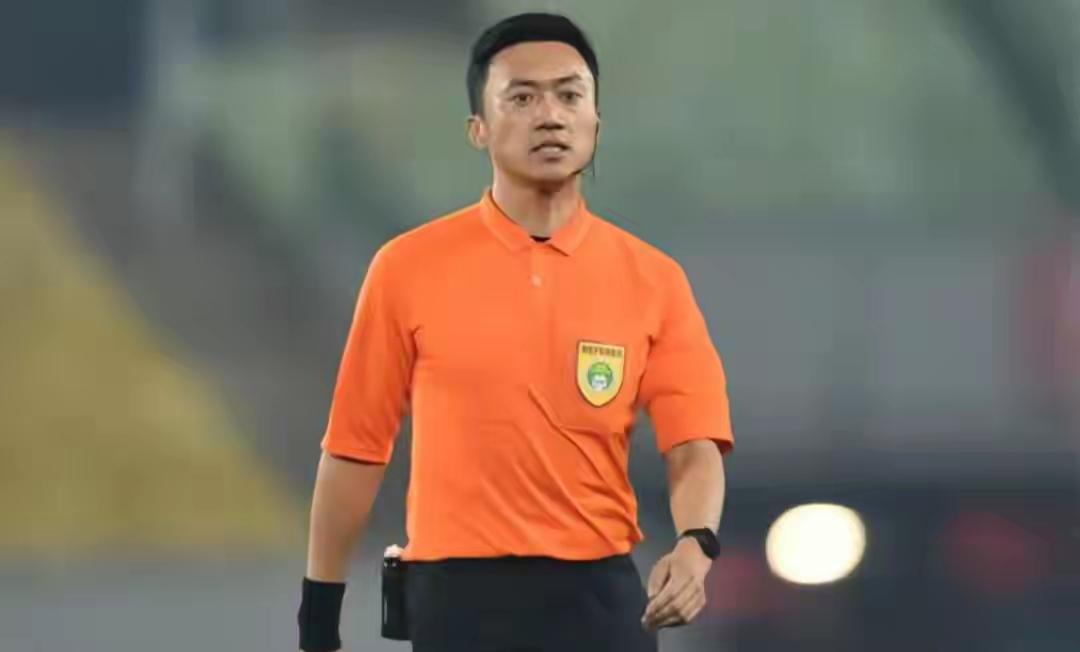 开云体育下载-马宁归国！或执法京鲁战，泰山球迷有点慌，一数据显示国安必败